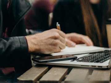 中國企業(yè)出海：控制權(quán)、稅務(wù)與生存權(quán)的博弈