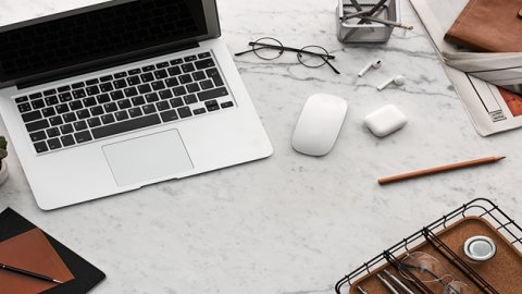 跨境電商倉(cāng)庫(kù)部門的工作職責(zé)：負(fù)責(zé)商品入庫(kù)、存儲(chǔ)、出庫(kù)及配送等環(huán)節(jié)，確保貨物高效、準(zhǔn)確、安全地流轉(zhuǎn)。