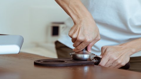 常用的國際匯款轉(zhuǎn)賬平臺：PayPal、國際銀行轉(zhuǎn)賬等。