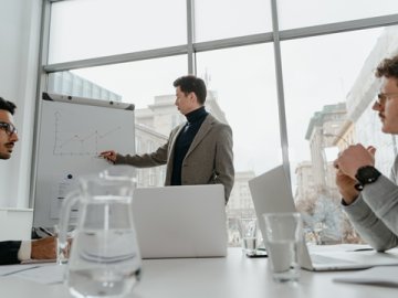 迪拜公司注冊：全球企業(yè)服務，合規(guī)申報與資質(zhì)審核全托管