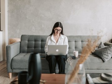 警惕！美國(guó)簽證中介誘導(dǎo)材料造假風(fēng)險(xiǎn)