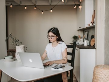 專業(yè)代辦香港公司年審，一站式服務(wù)省心省力！