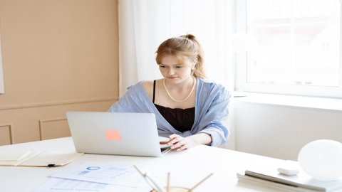 出口海外倉(cāng)模式通關(guān)風(fēng)險(xiǎn)：貿(mào)易壁壘、物流延遲、檢驗(yàn)檢疫等問題需防范