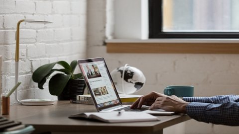 跨境直購(gòu)進(jìn)口模式通關(guān)重點(diǎn)：通關(guān)、稅收與物流。